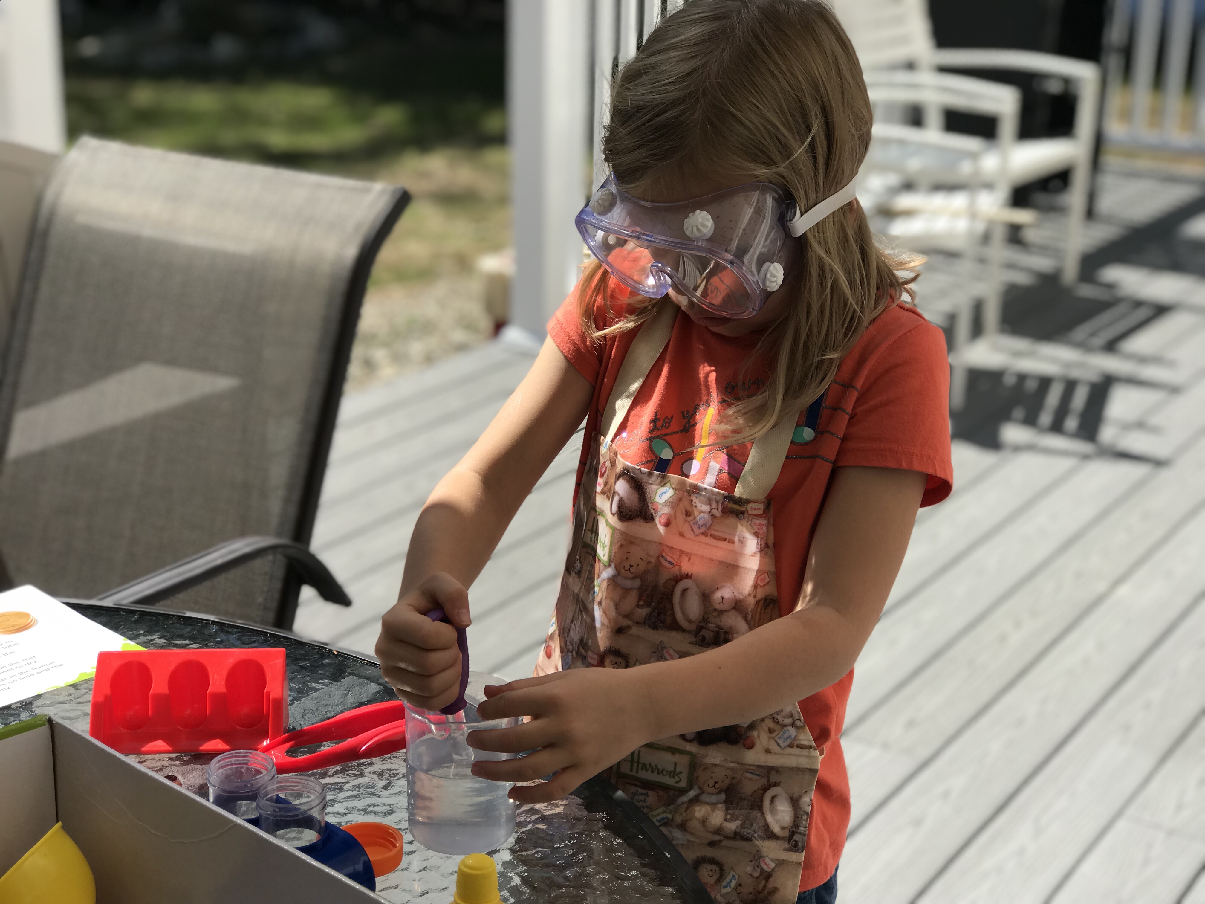 Kid Science Kit from Learning Resources. Easy kid gift idea for all ages.