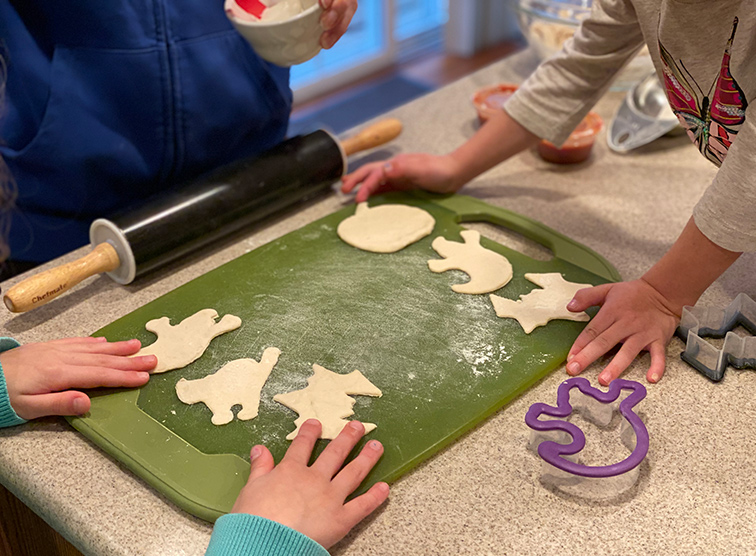 Easy and Kid Friendly Halloween Mini&nbsp;Pizzas