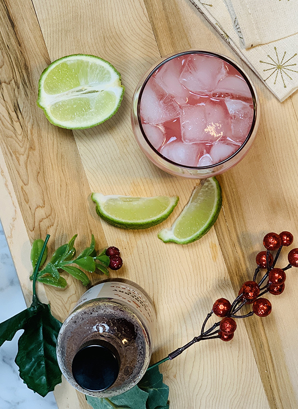Festive Christmas Cranberry Margarita Cocktail &&nbsp;Mocktail